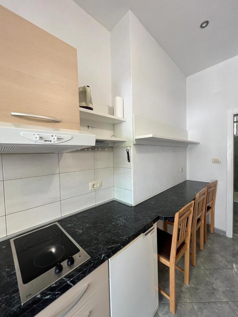 Story Appartement Baška Voda Buitenkant foto