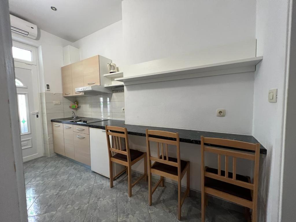 Story Appartement Baška Voda Buitenkant foto